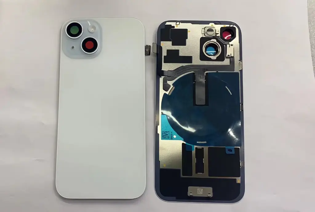 iPhone 15  バックガラス 互換品（レンズ＆MagSafe付き）青 ロゴなし