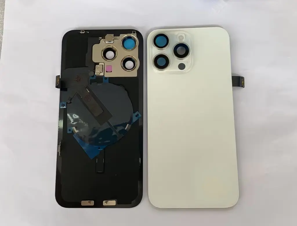 iPhone 15ProMax バックガラス 互換品（レンズ＆MagSafe付き）白　ロゴなし