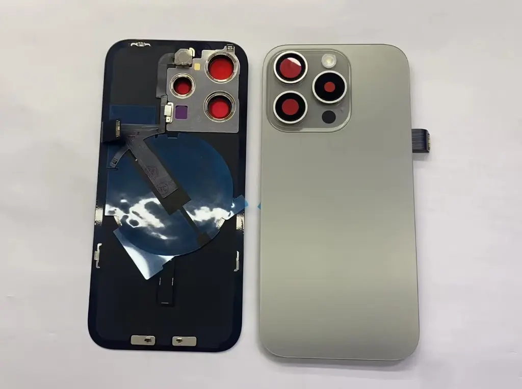 iPhone 15Pro バックガラス 取り外し品 （レンズ付き）ナチュラル ロゴなし