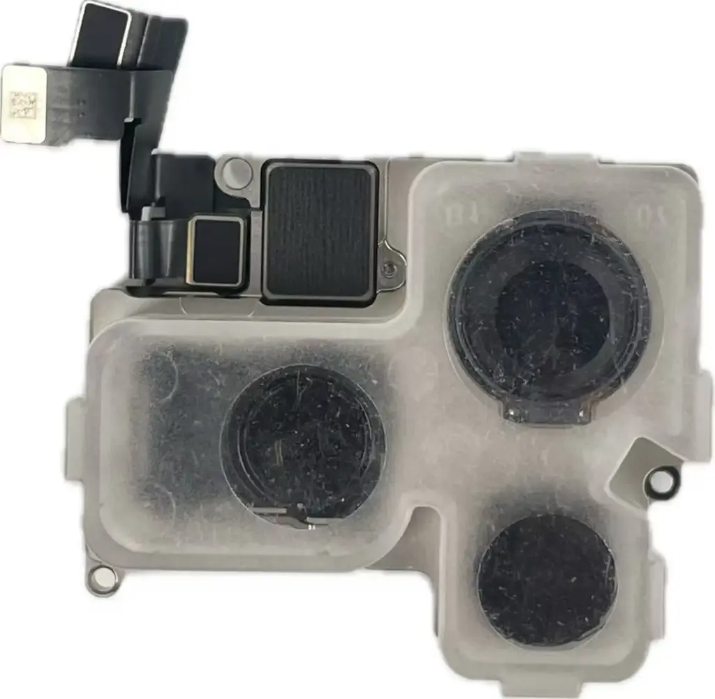 iPhone 16 Pro アウトカメラ