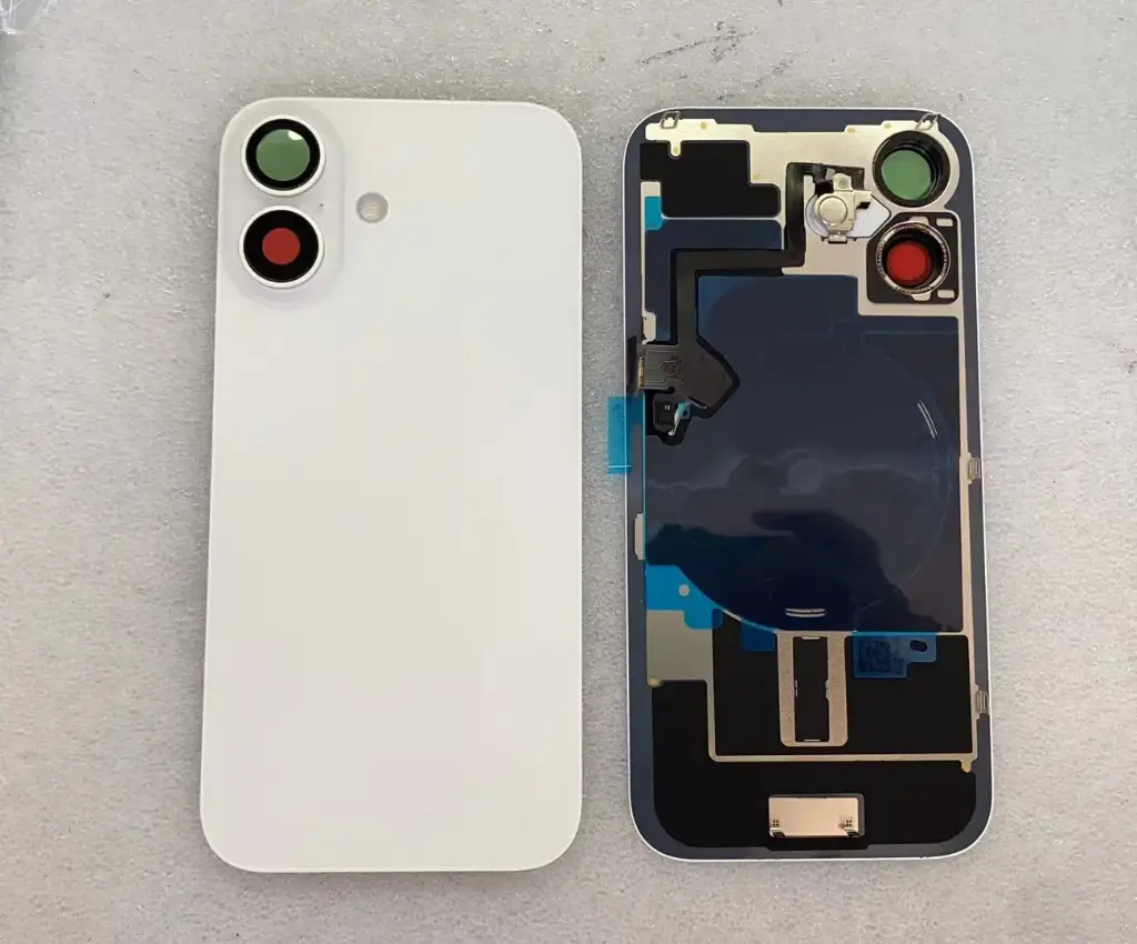 iPhone16バックガラス互換品（レンズ＆MagSafe付き）白 ロゴなし