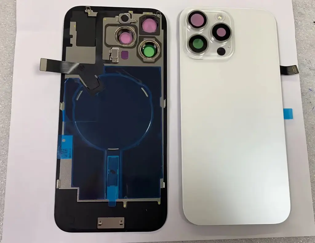 iPhone16ProMaxバックガラス互換品（レンズ付き）白 ロゴなし