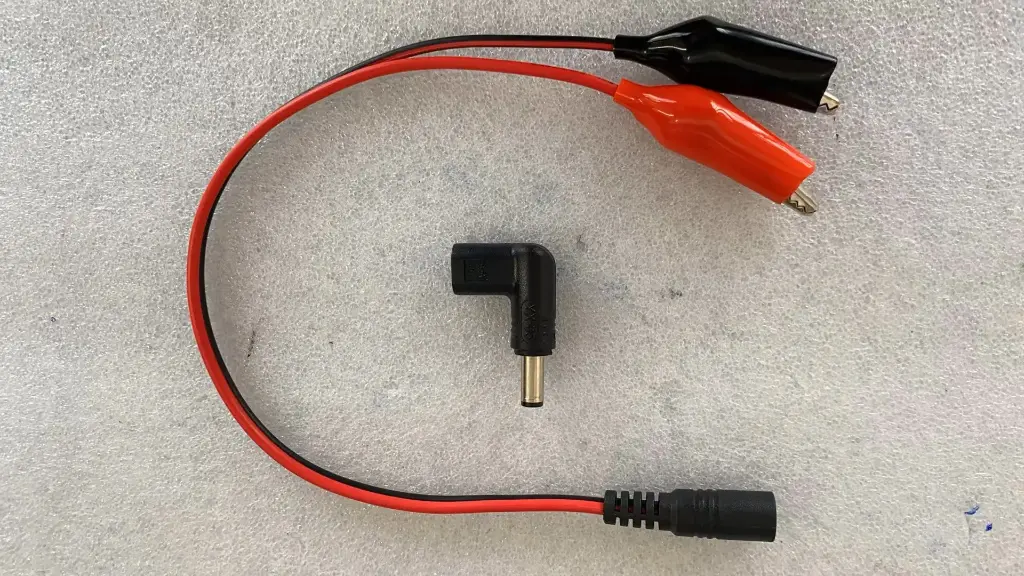 DC オス・メスコネクターとワニ口クリップによる蓄電池の接続