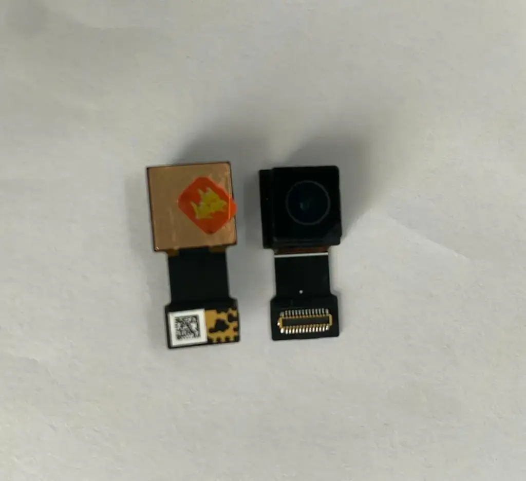 Google Pixel Fold フロントカメラ　裏側