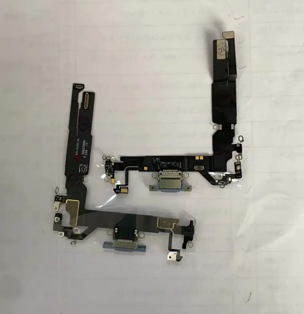 iPhone 17 ドックコネクター ブルー