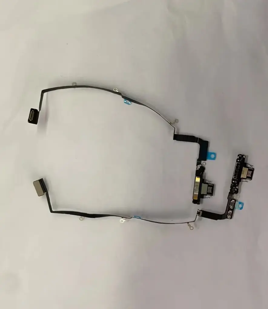 iPhone 17 Air ドックコネクター ブラック（取り外し品）