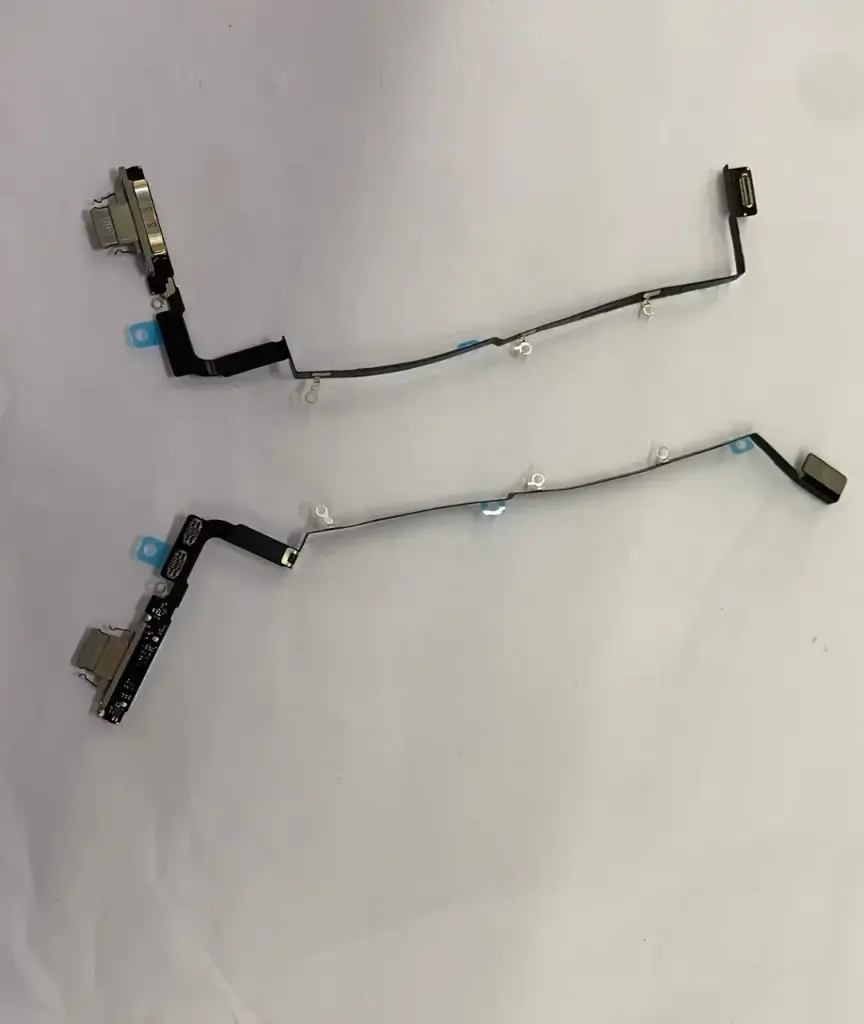 iPhone 17 Air ドックコネクター ホワイト（取り外し品）