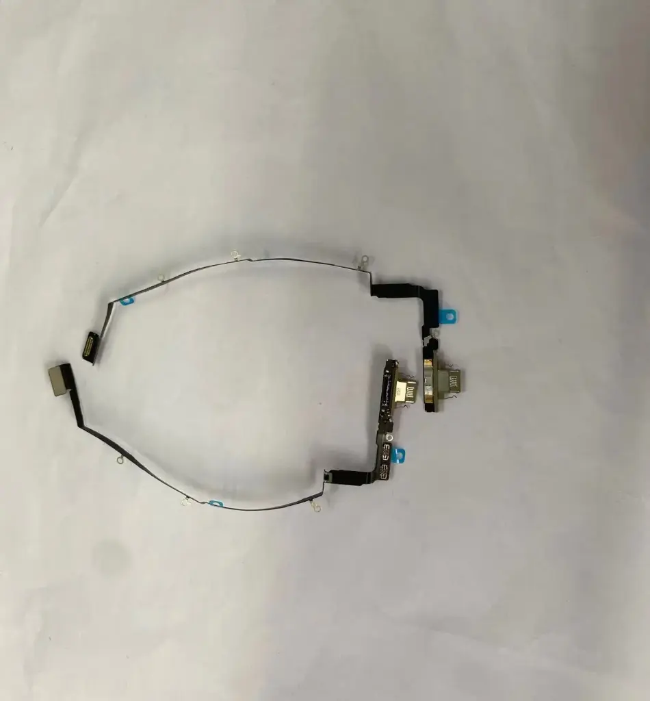 iPhone 17 Air ドックコネクター ゴールド（取り外し品）