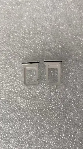 [S1188] iPhone 16e SIMトレイ白