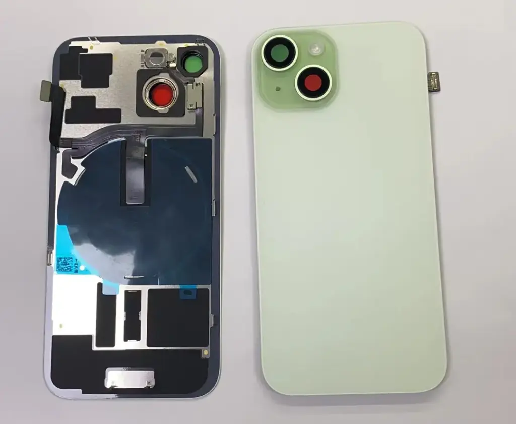 iPhone 15  バックガラス 互換品（レンズ＆MagSafe付き） 緑 ロゴなし