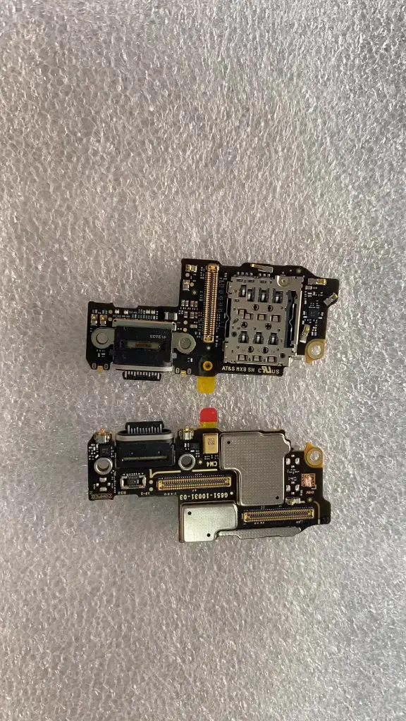 Google Pixel 9 ドックコネクター（基板）