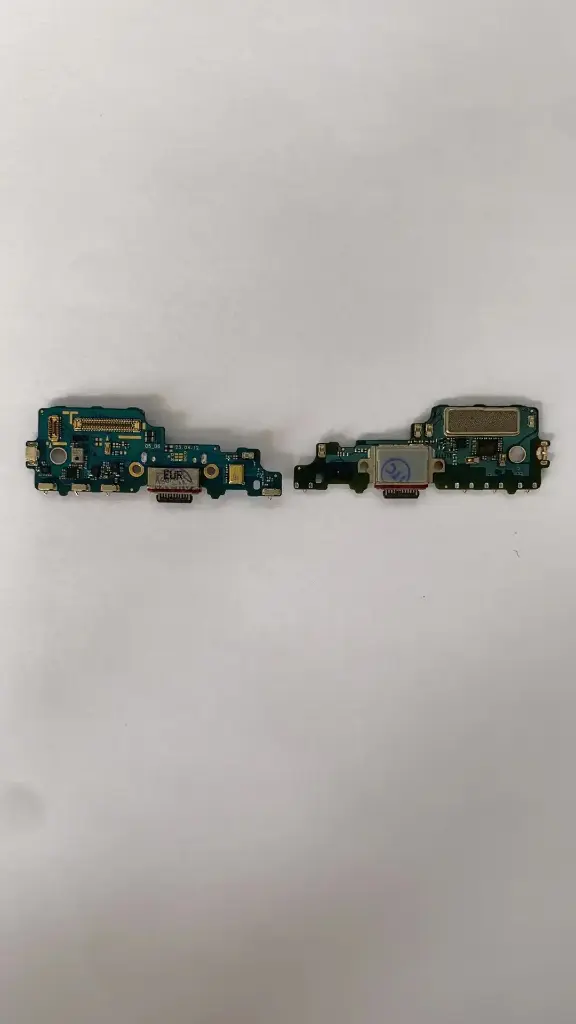 Galaxy Z Fold5 (docomo版/SC-55D)　コネクター基板