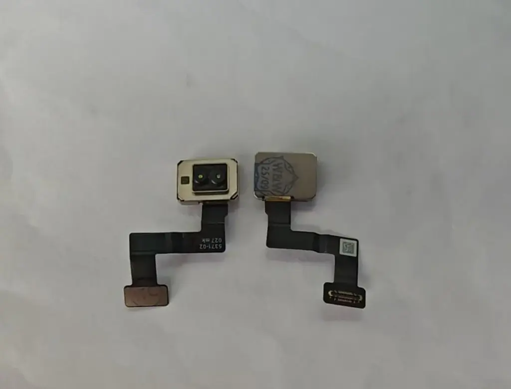 iPhone 17 Pro レーダーフレックスケーブル