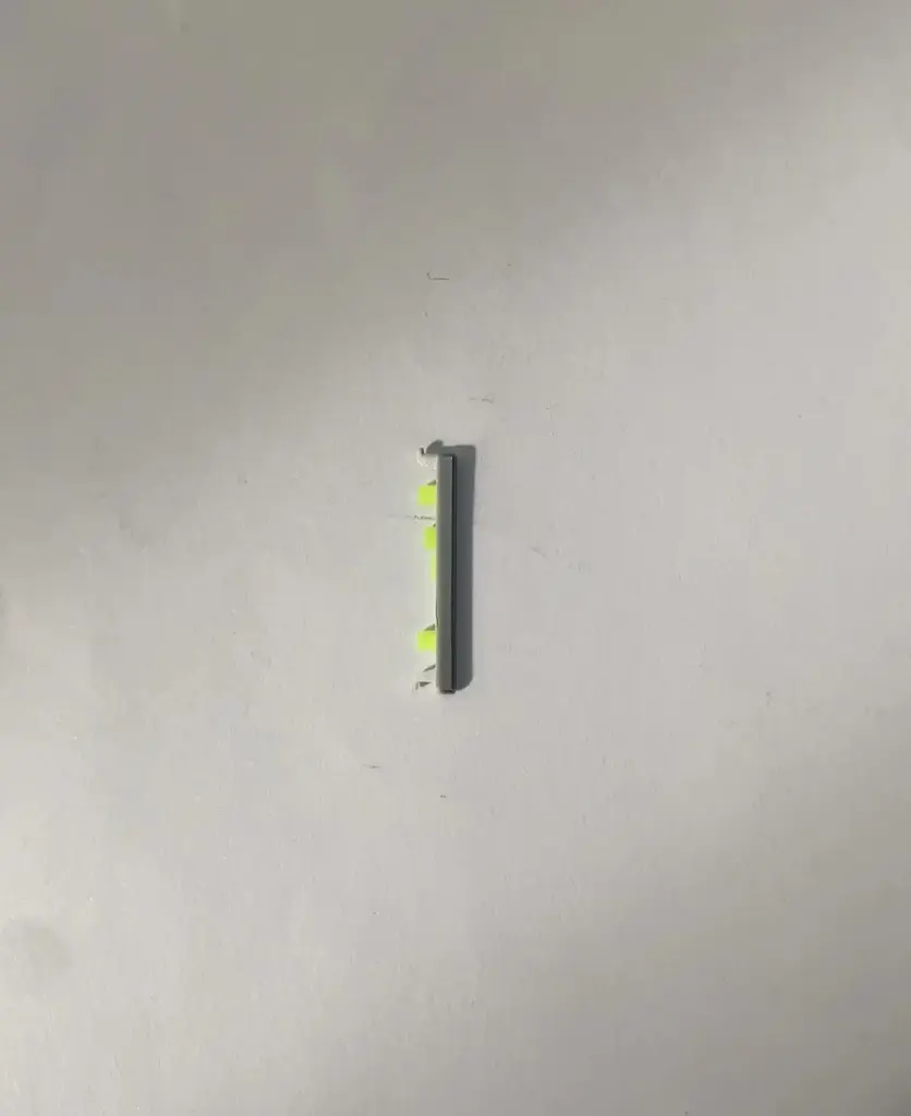 Xiaomi Redmi Note9s (シルバー)音量ボタン