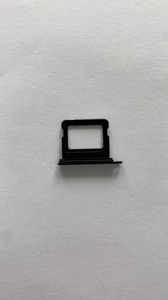 iPhone 16・16 Plus 通用 SIMトレイ シングル ブラック