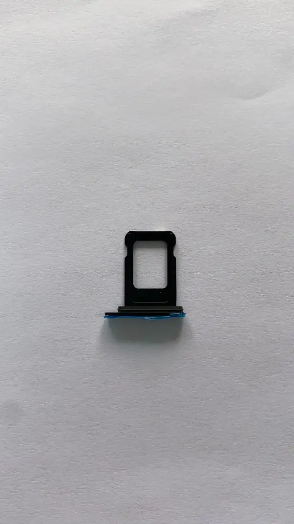 iPhone 16Pro・16 ProMax 通用 SIMトレイ シングル ブラックチタニウム