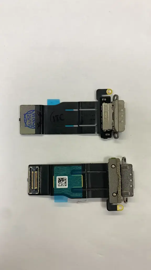 iPad Pro 13 インチ (M4) 2024 ドックコネクター シルバー（取り外し品）