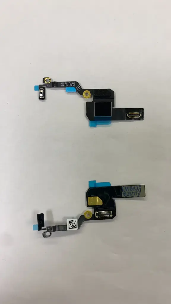 iPad Pro 13 インチ (M4) 2024  電源フレックスケーブル （取り外し品）