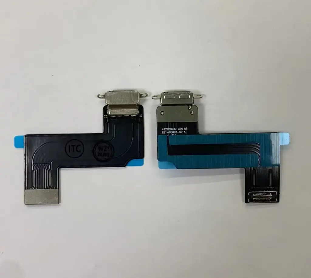 iPad (A16) 2025 (第11世代) ドックコネクター 白 （取り外し品）