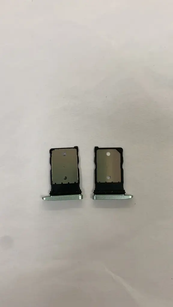 Pixel 9 SIMトレイ グリーン