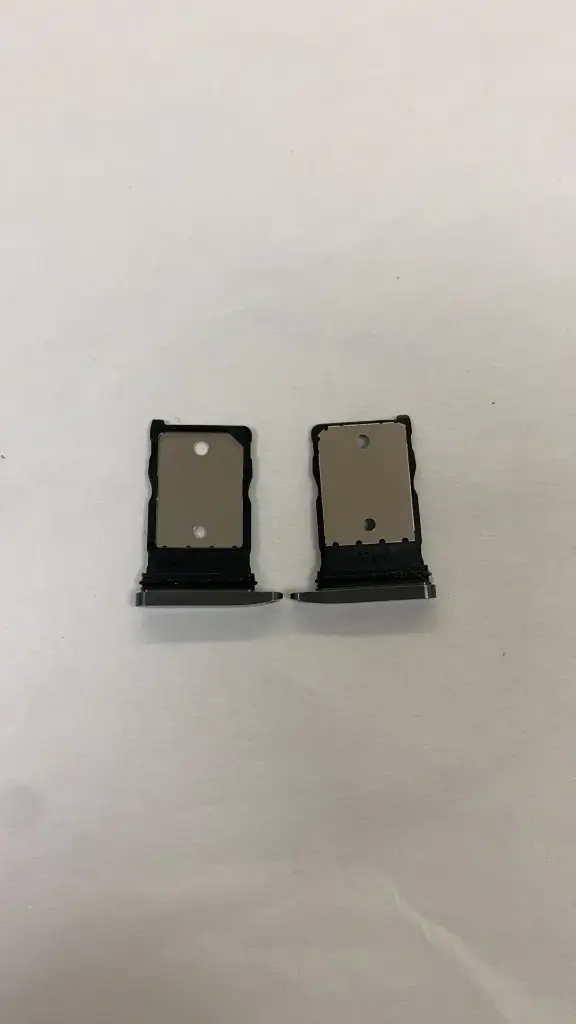 Pixel 9 Pro SIMトレイ ブラック