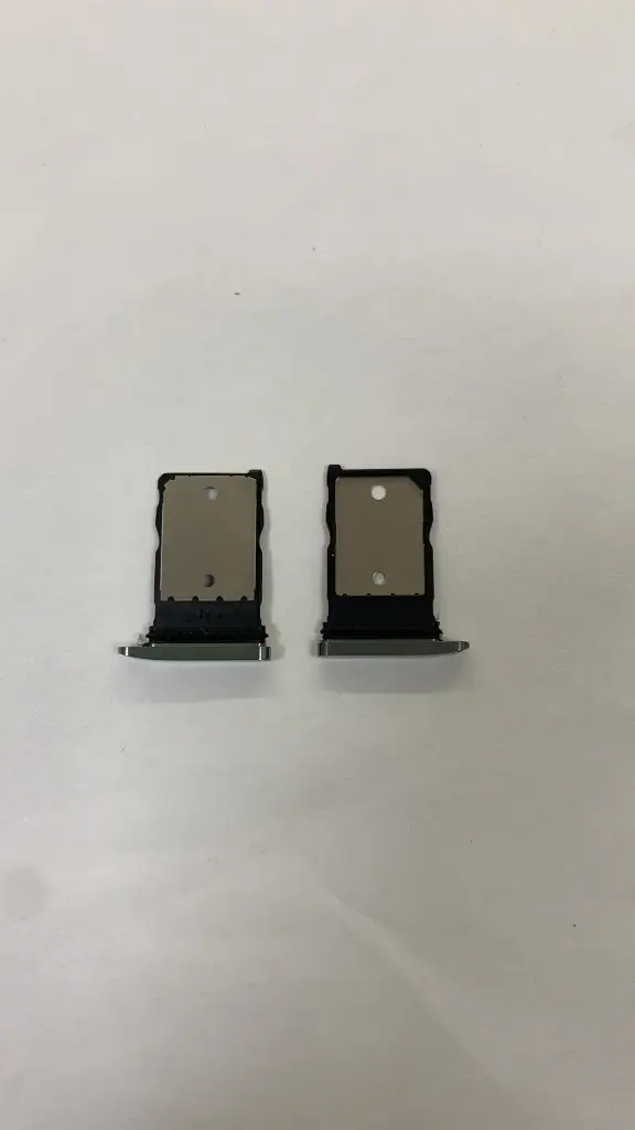 Pixel 9 Pro SIMトレイ グレー