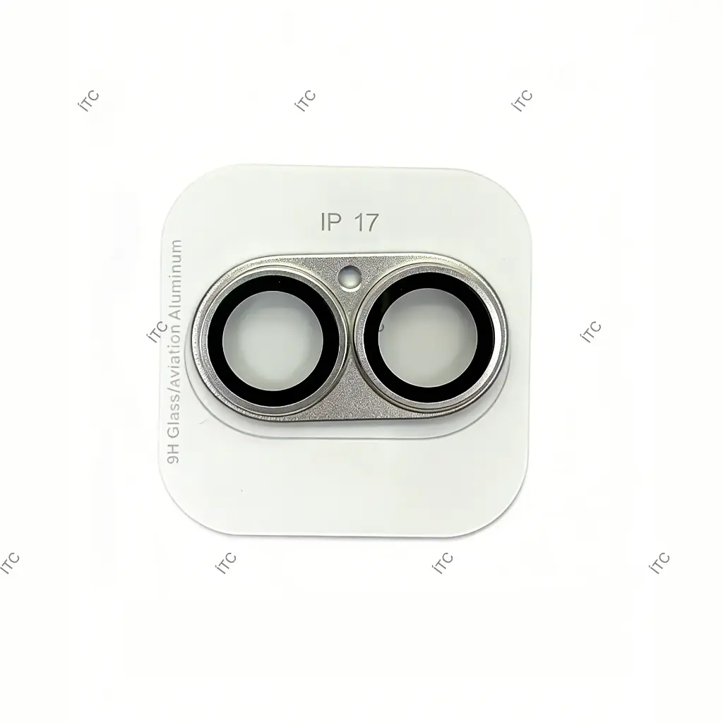 iPhone 17 カメラレンズ（枠付き）シルバー
