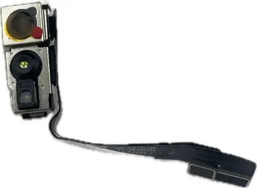 [S0596] iPhone 16Pro インカメラ